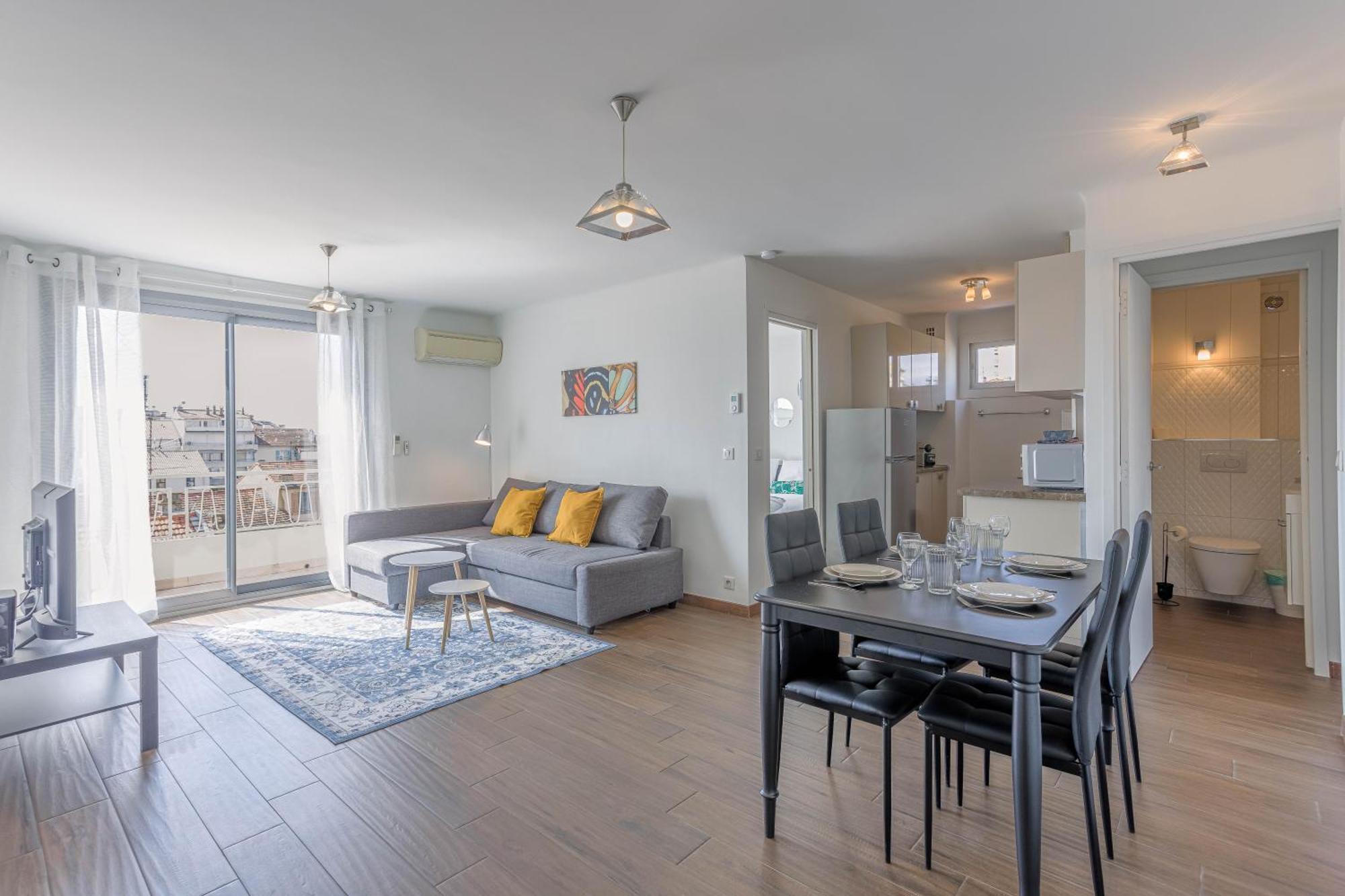 Appartement Diplomate - 2 Chambres, 15mn Du Palais, Charmant, Balcon, Clim *