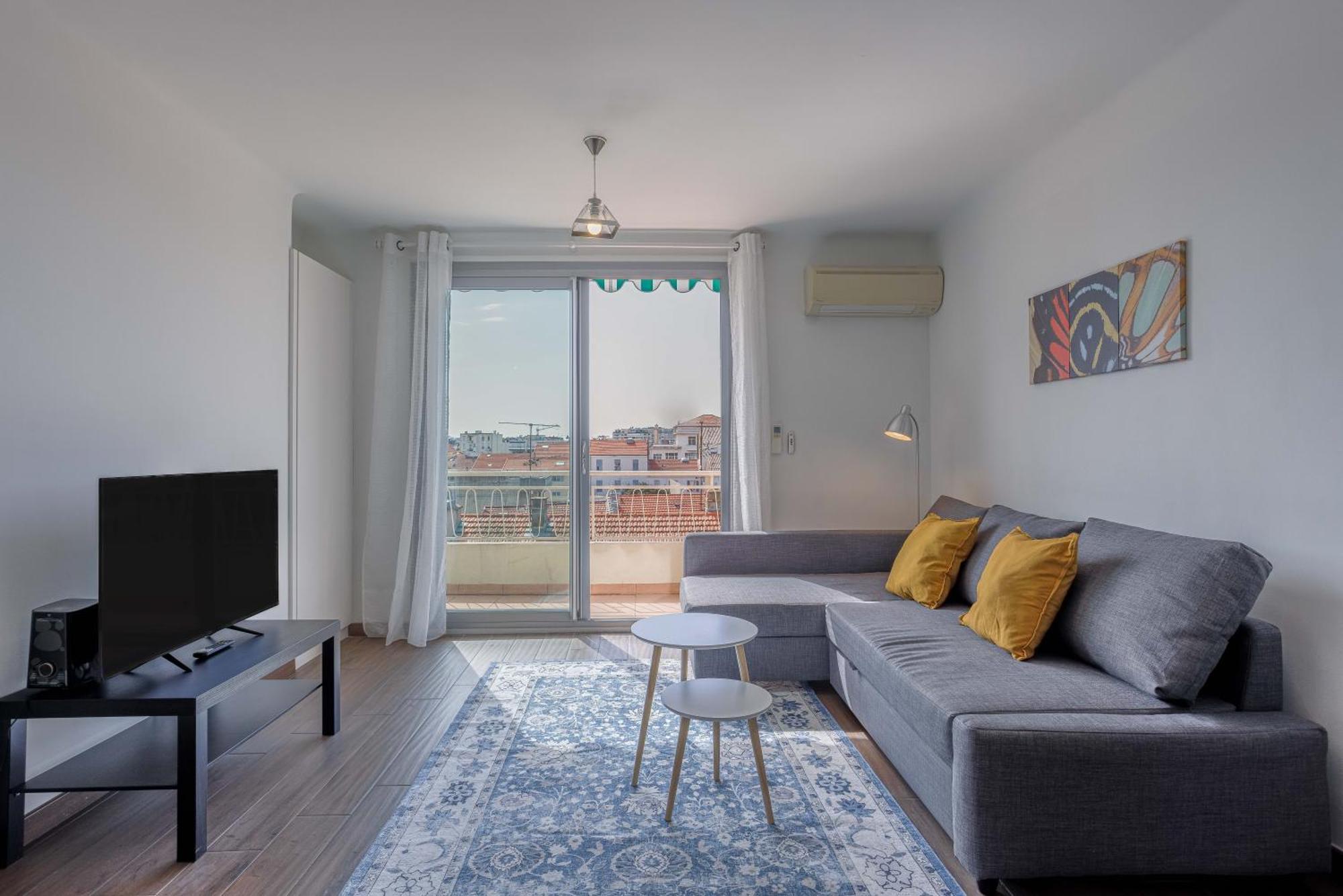 Appartement Diplomate - 2 Chambres, 15mn Du Palais, Charmant, Balcon, Clim Cannes
