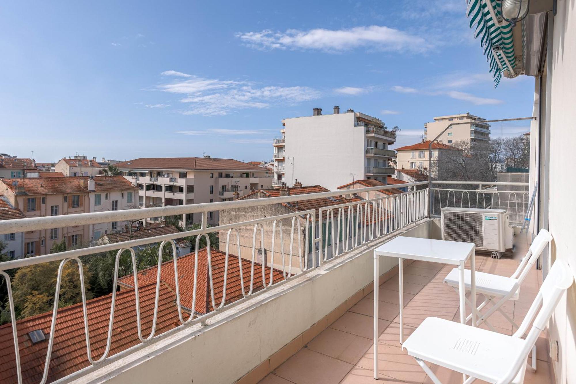 Appartement Diplomate - 2 Chambres, 15mn Du Palais, Charmant, Balcon, Clim
