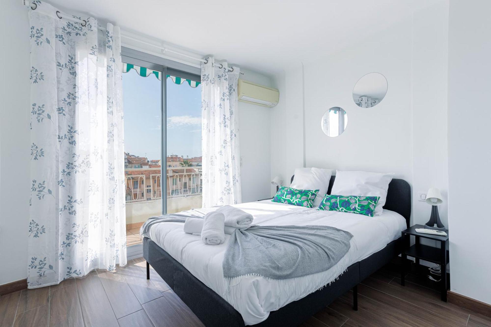 Diplomate - 2 Chambres, 15mn Du Palais, Charmant, Balcon, Clim Appartement